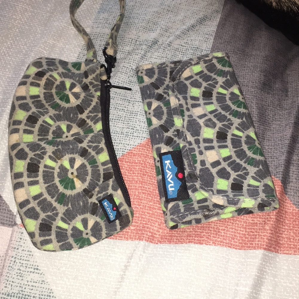 Kavu wallet and wristlet